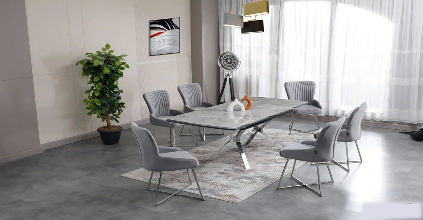 Silberner Tisch Stuhl